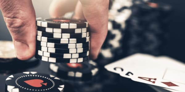 5 plus grandes différences entre le poker et le blackjack